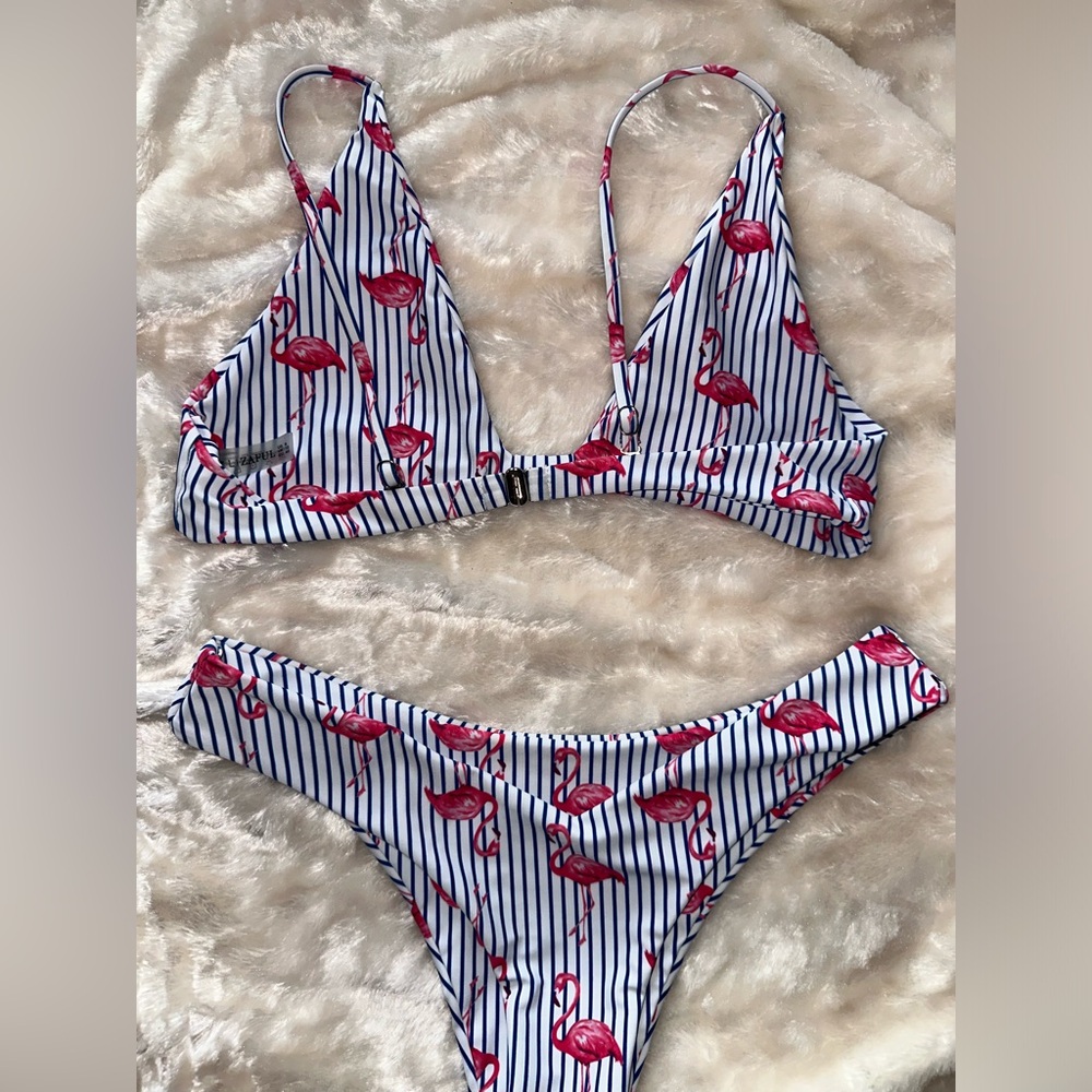 Bikini - Picture 3 of 3